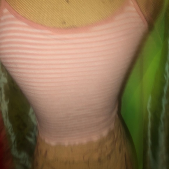 2 pink crop tops ambiance&oldnavy💕🎀 - Picture 5 of 9